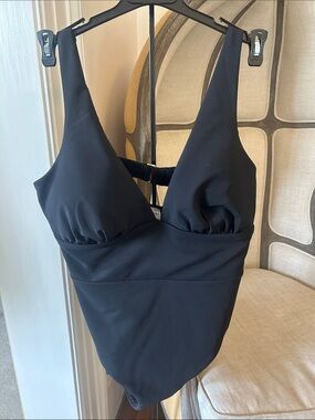 NWT Black Women's V-Neck Swimsuit XL (16-18)